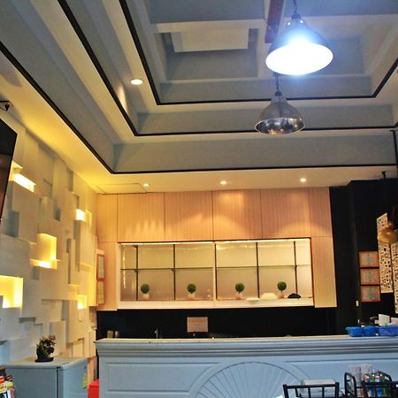 โรงแรมเรือนทิพย์ เชียงราย Ruean Tip Hotel Exterior photo