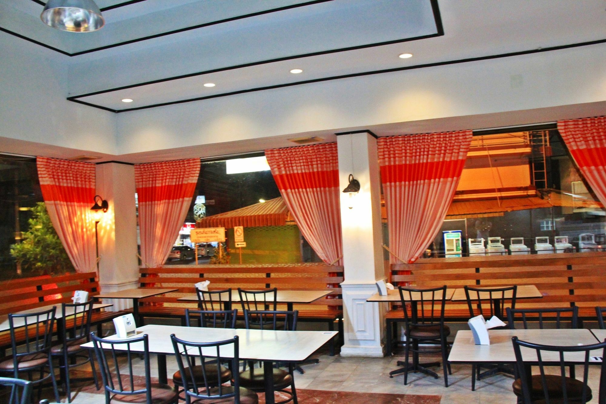 โรงแรมเรือนทิพย์ เชียงราย Ruean Tip Hotel Exterior photo