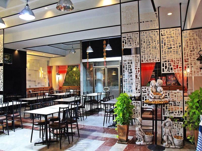 โรงแรมเรือนทิพย์ เชียงราย Ruean Tip Hotel Exterior photo