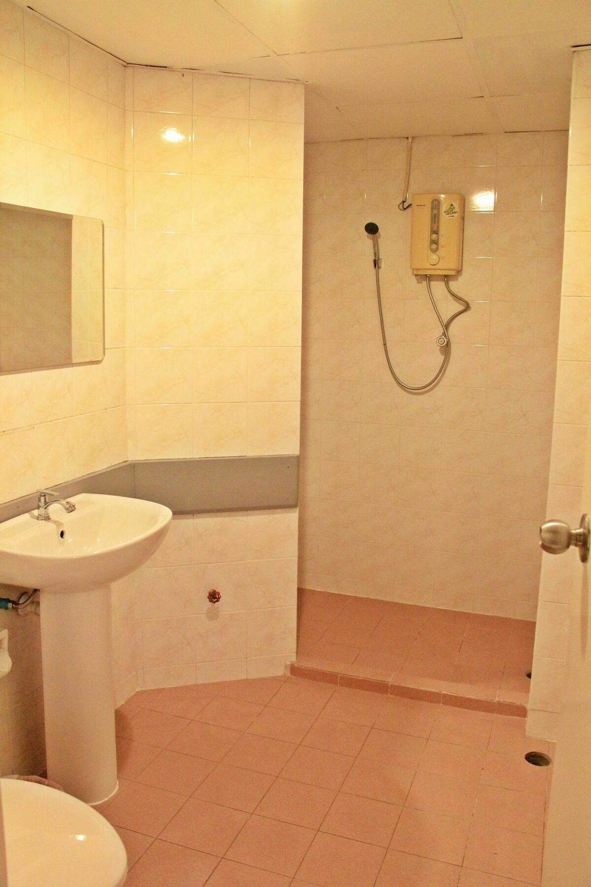 โรงแรมเรือนทิพย์ เชียงราย Ruean Tip Hotel Exterior photo