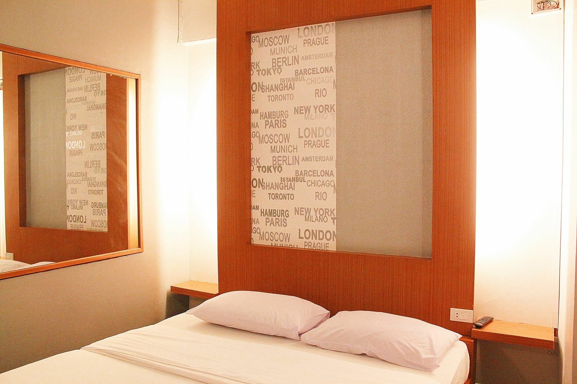 โรงแรมเรือนทิพย์ เชียงราย Ruean Tip Hotel Exterior photo